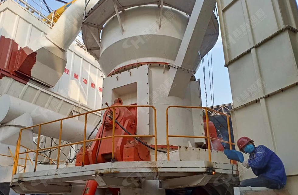 30萬噸高爐渣立磨，HLM1700爐渣立磨機