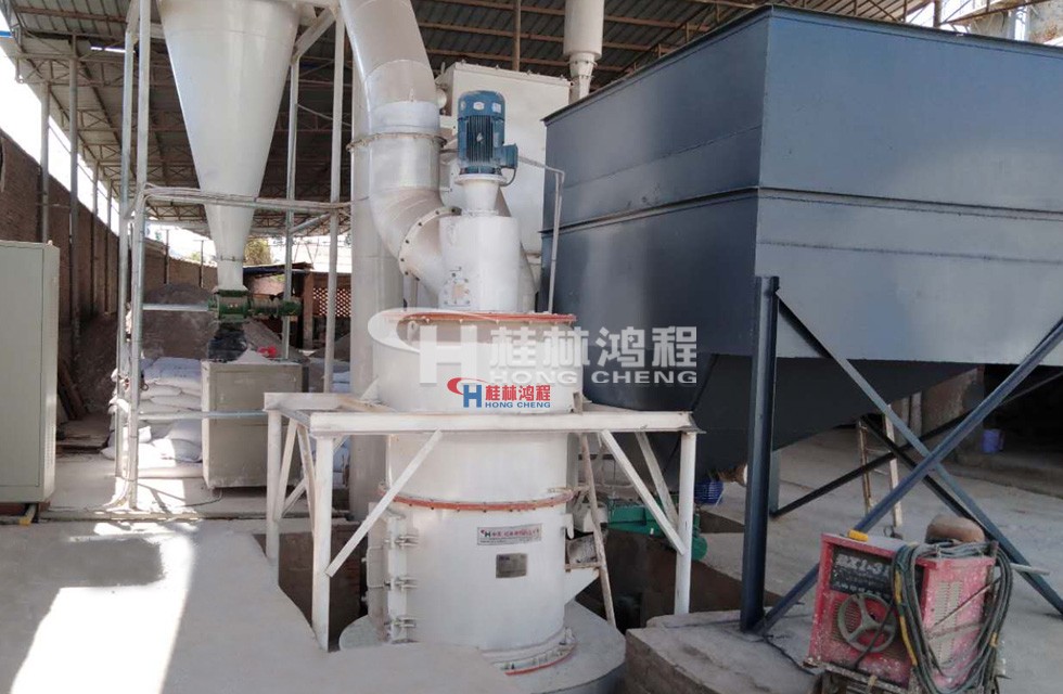 小型雷蒙磨粉機(jī)廠(chǎng)家桂林鴻程的3R3220小型雷蒙磨粉機(jī)